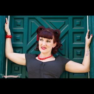 Meet your Posher, Mia